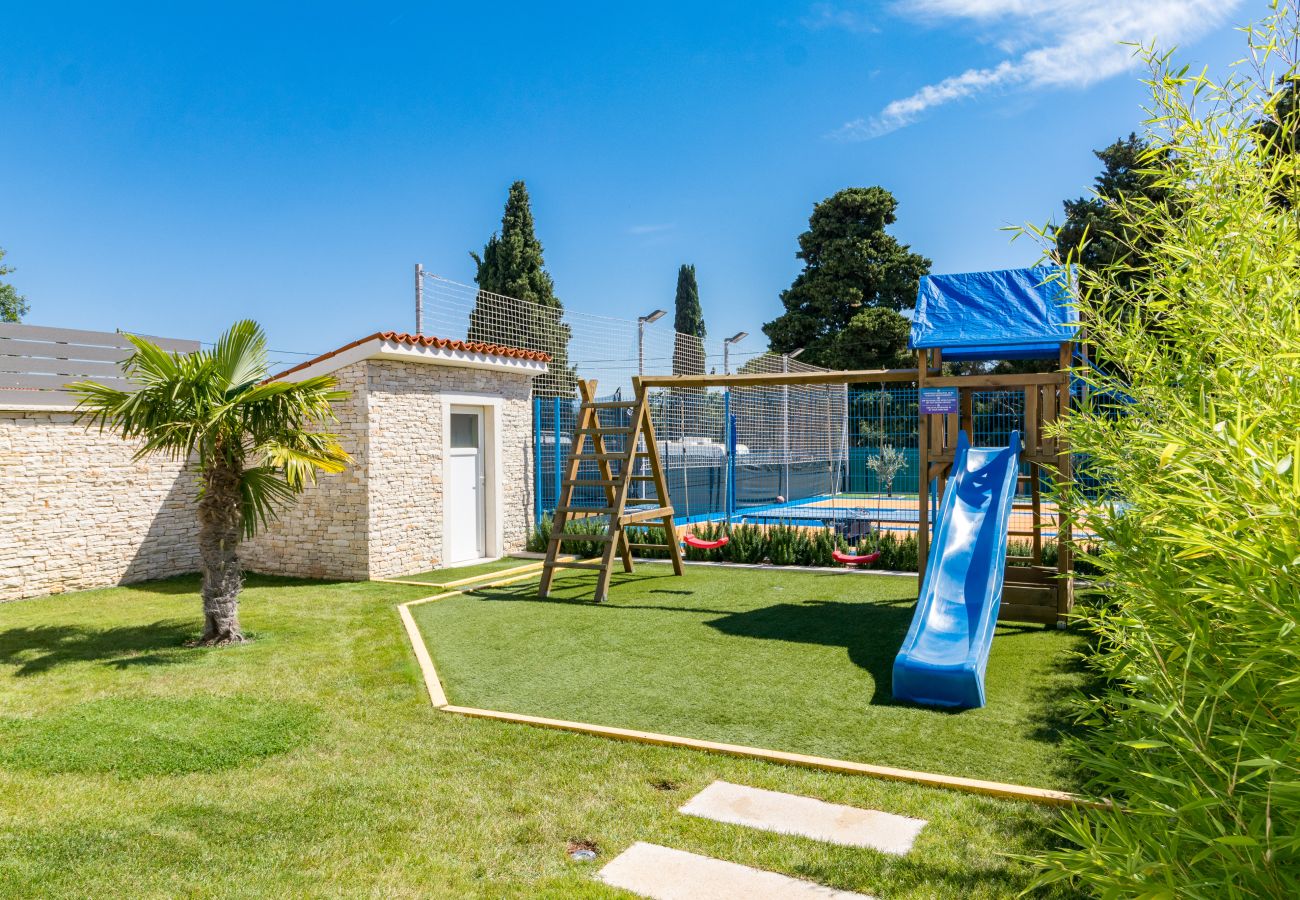 Villa a Ližnjan - Villa Istra Kamen for kids & families near Pula for 18 people with sport activities, wellness & 67 m2 heated private pool