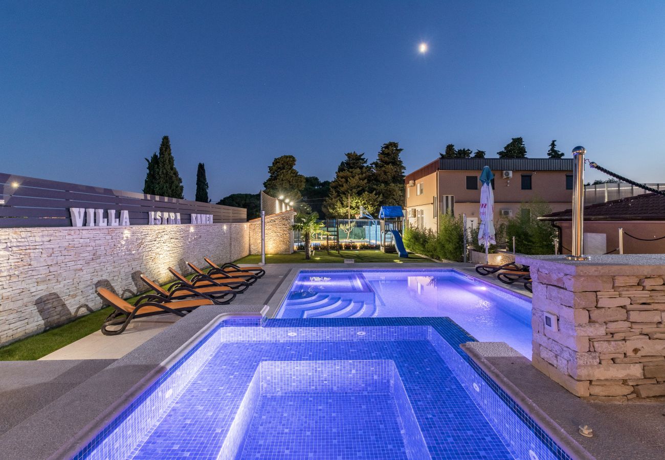 Villa a Ližnjan - Villa Istra Kamen for kids & families near Pula for 18 people with sport activities, wellness & 67 m2 heated private pool