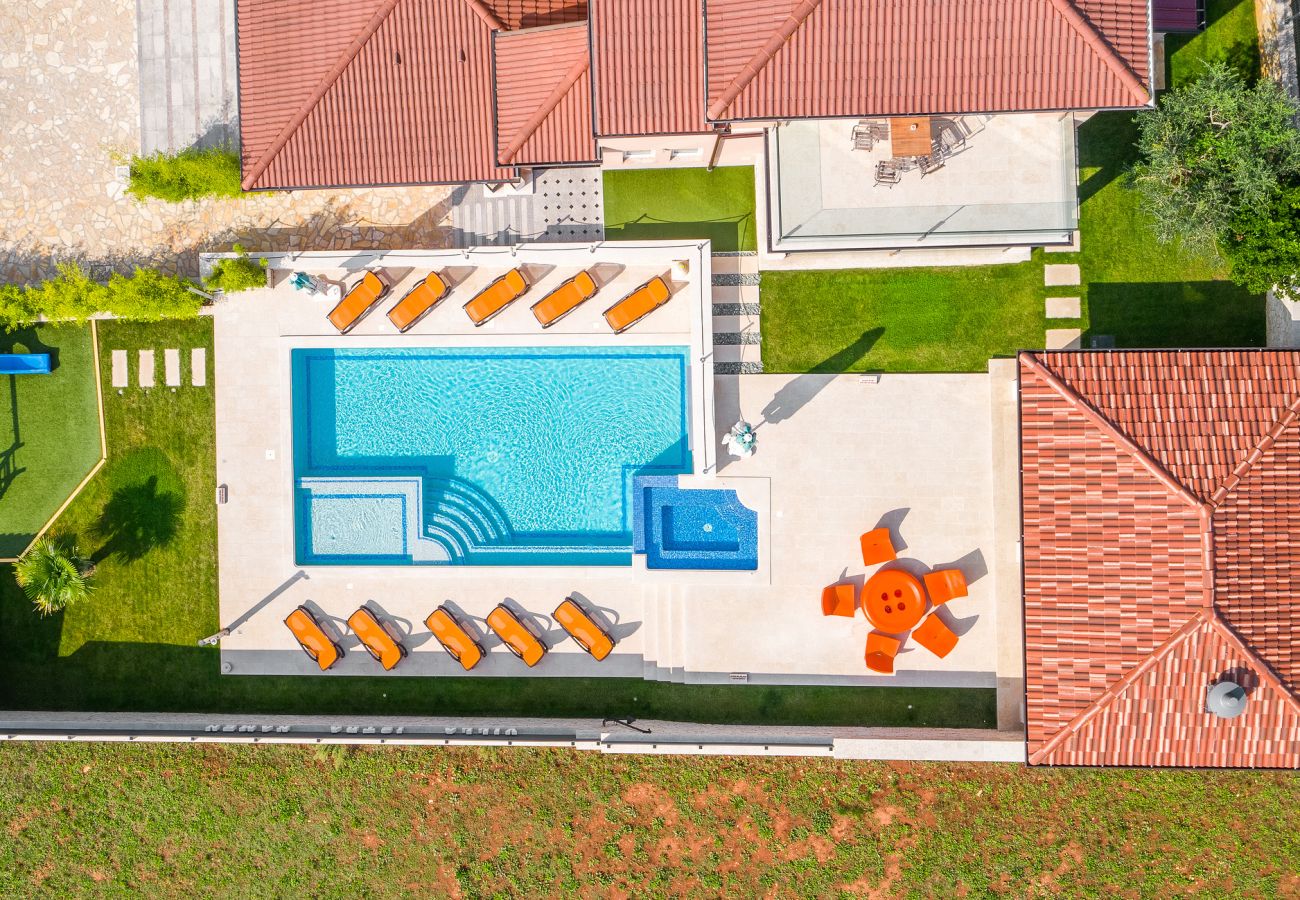 Villa a Ližnjan - Villa Istra Kamen for kids & families near Pula for 18 people with sport activities, wellness & 67 m2 heated private pool