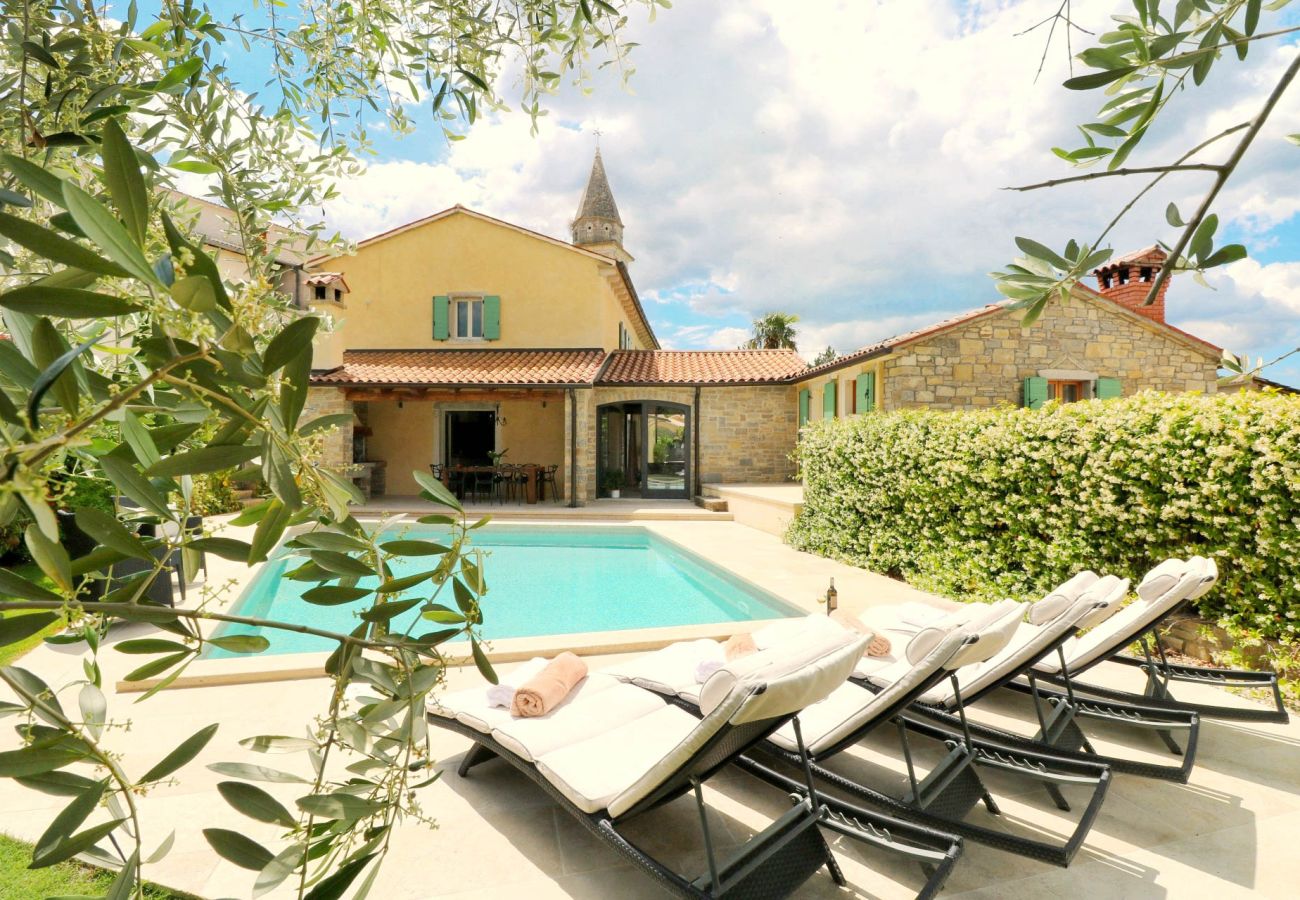 Villa a Kaldir - Villa Benvenuti near Motovun for 8 people - pet friendly with salt - water pool