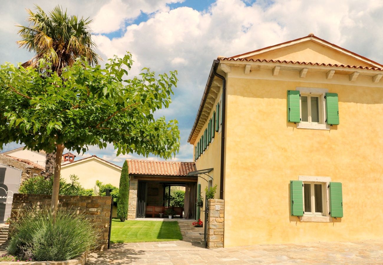 Villa a Kaldir - Villa Benvenuti near Motovun for 8 people - pet friendly with salt - water pool