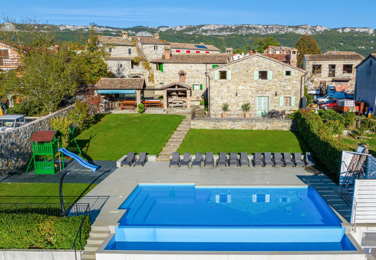 Villa a Buzet - Villa Denis Village in Central Istria for 28 people pet friendly complex of 4 stone houses