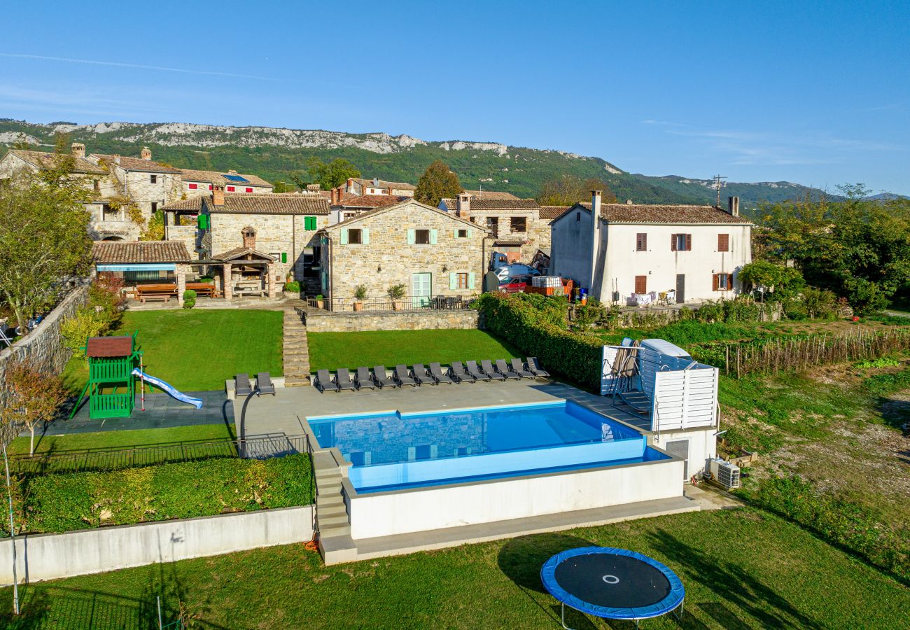 Villa a Buzet - Villa Denis Village in Central Istria for 28 people pet friendly complex of 4 stone houses