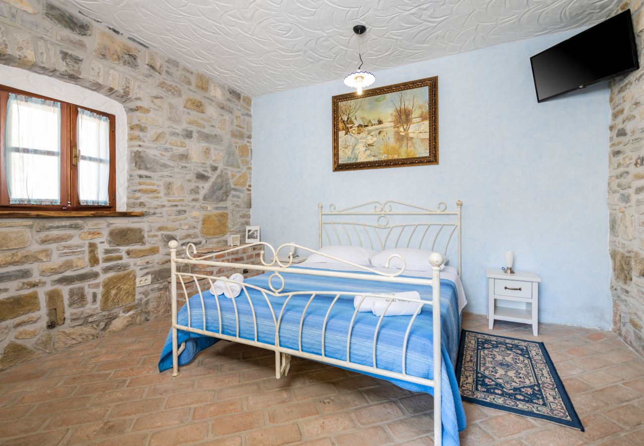 Villa a Buzet - Villa Denis Village in Central Istria for 28 people pet friendly complex of 4 stone houses