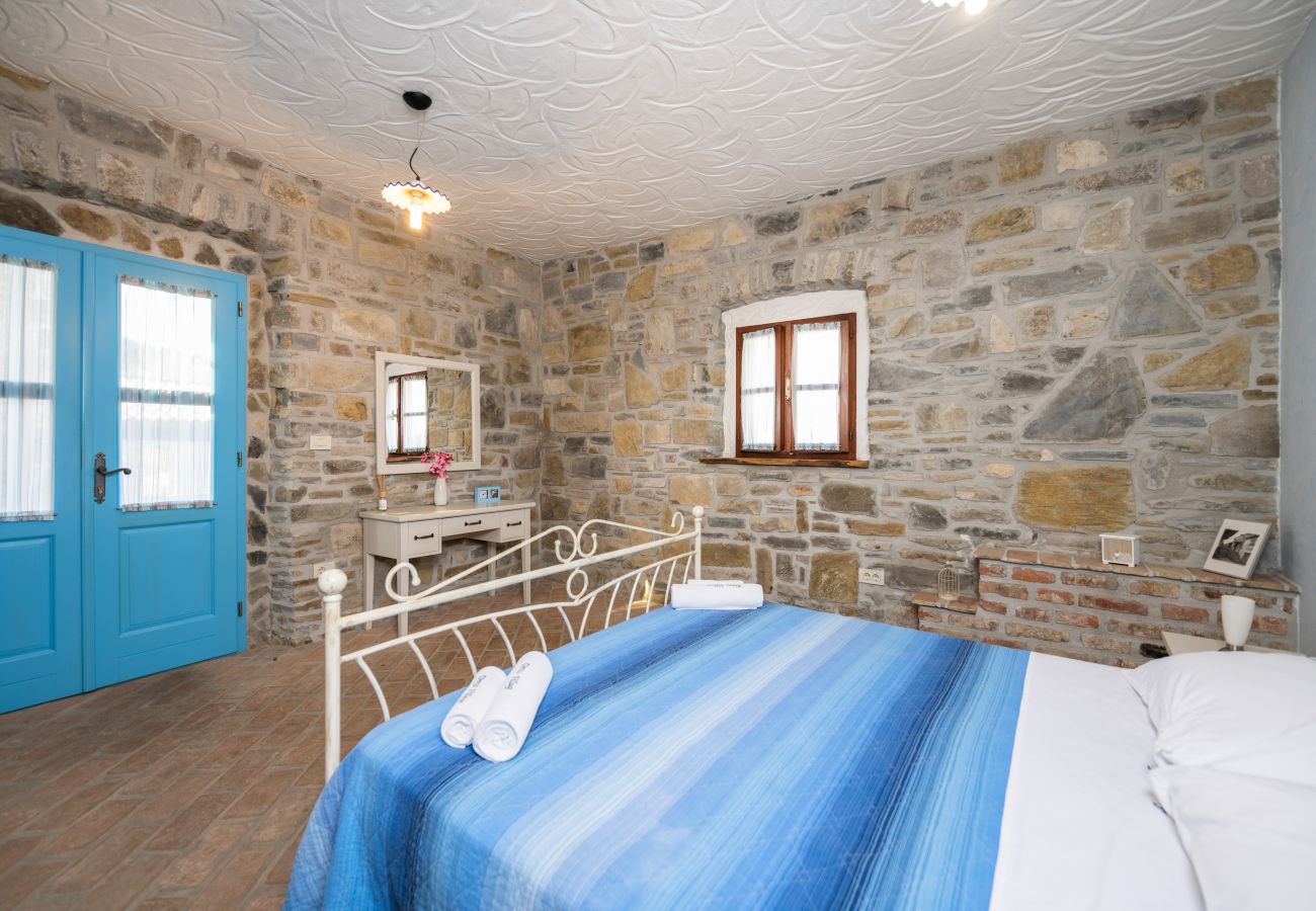 Villa a Buzet - Villa Denis Village in Central Istria for 28 people pet friendly complex of 4 stone houses