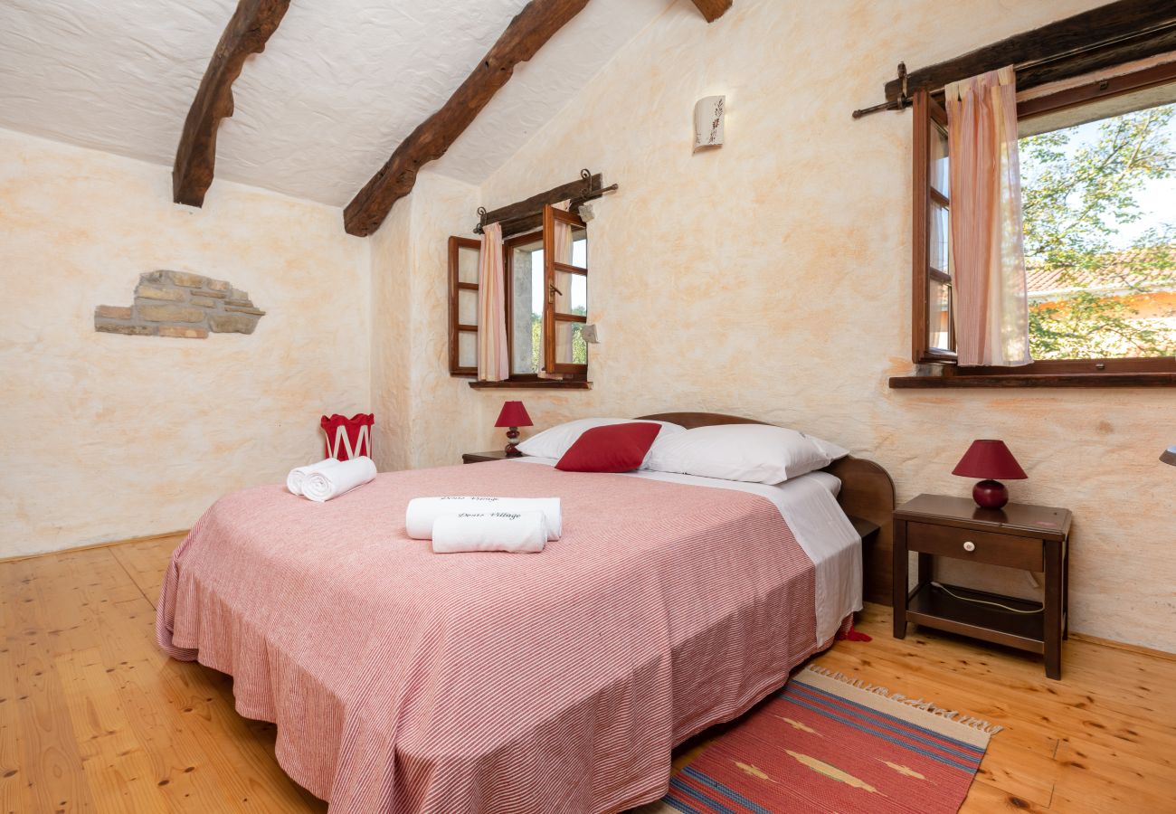 Villa a Buzet - Villa Denis Village in Central Istria for 28 people pet friendly complex of 4 stone houses