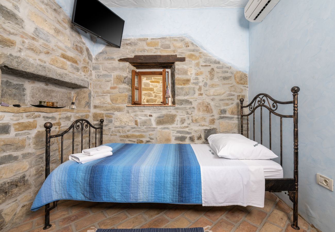 Villa a Buzet - Villa Denis Village in Central Istria for 28 people pet friendly complex of 4 stone houses