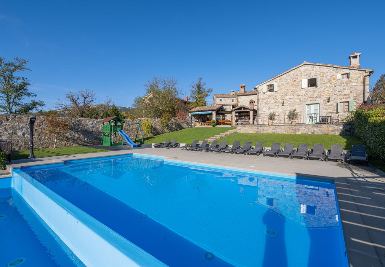 Villa a Buzet - Villa Denis Village in Central Istria for 28 people pet friendly complex of 4 stone houses