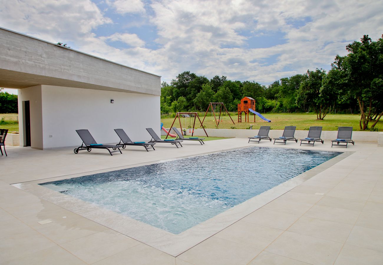 Villa a Želiski - Villa Bateli for 8 people in Central Istria with children playground and salt-water private pool