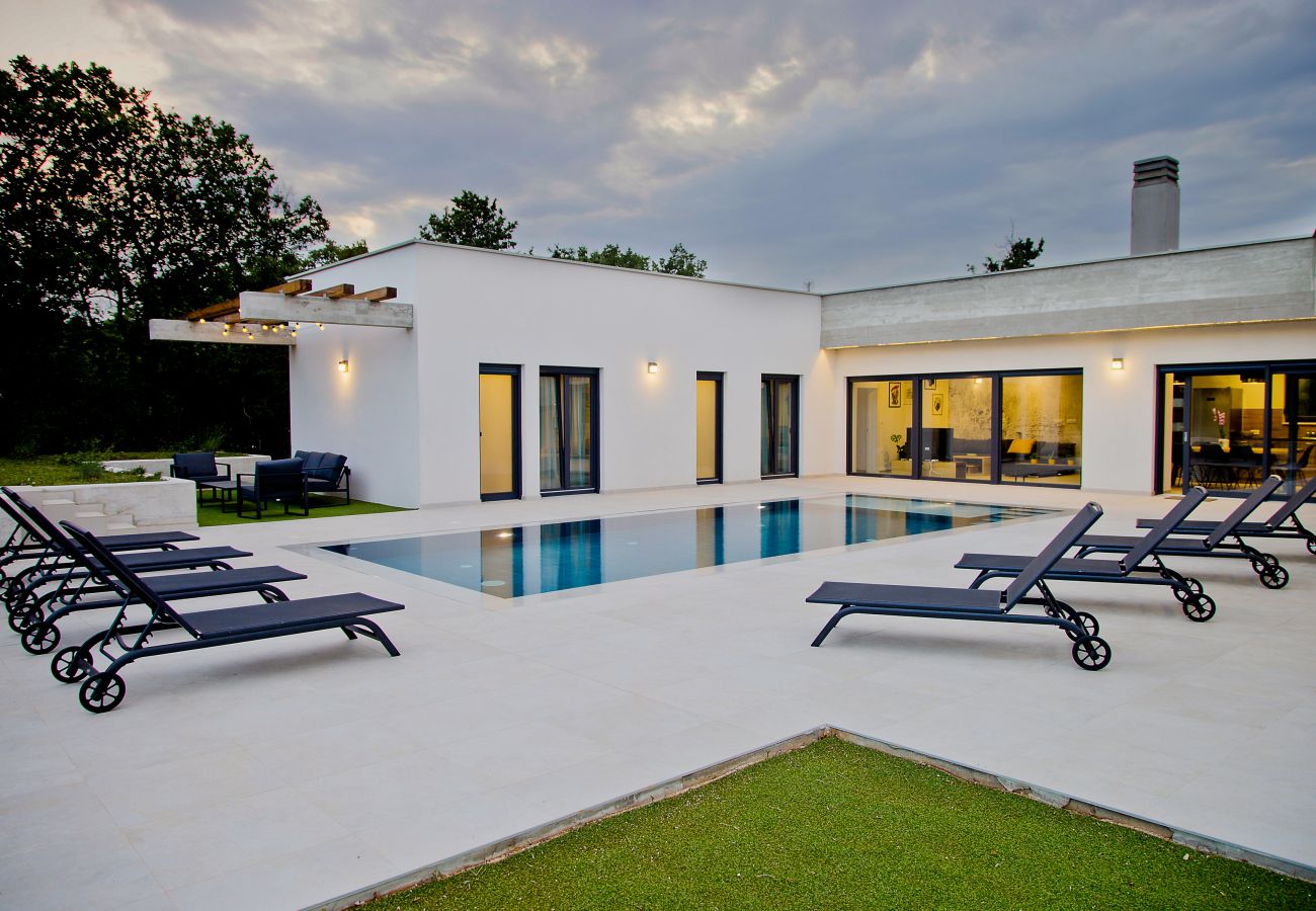 Villa a Želiski - Villa Bateli for 8 people in Central Istria with children playground and salt-water private pool