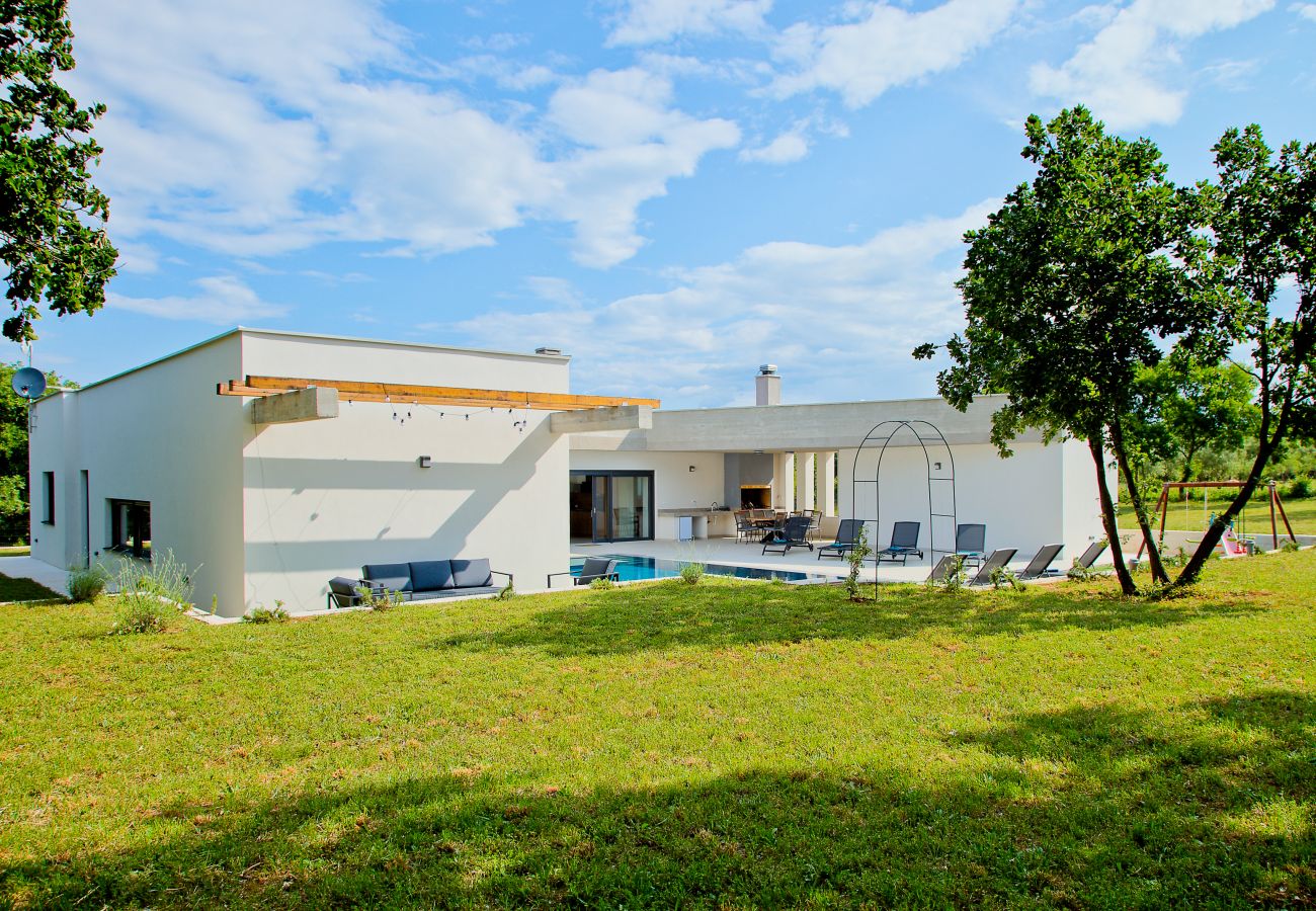 Villa a Želiski - Villa Bateli for 8 people in Central Istria with children playground and salt-water private pool