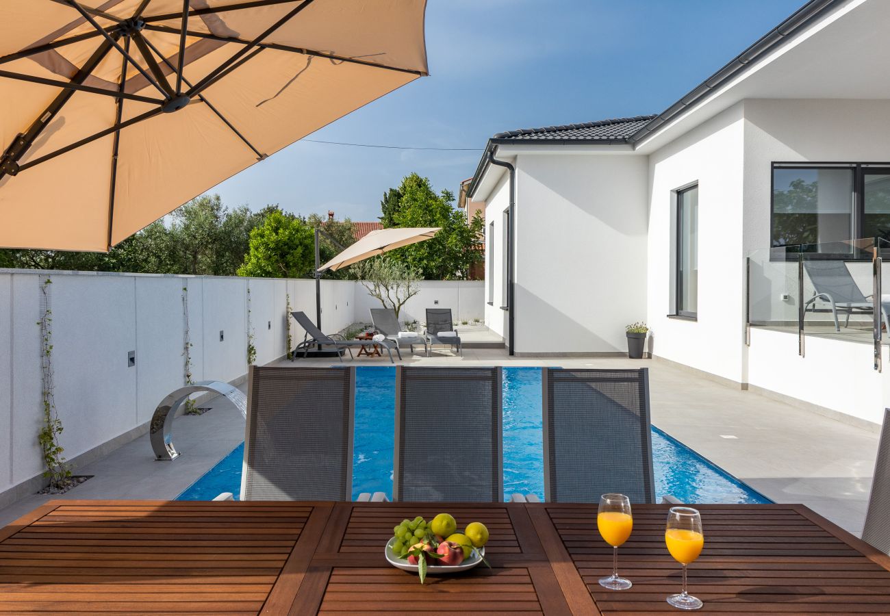 Villa a Pula - Villa Casa L for 10 people near Pula with heated salt - water pool and pet friendly