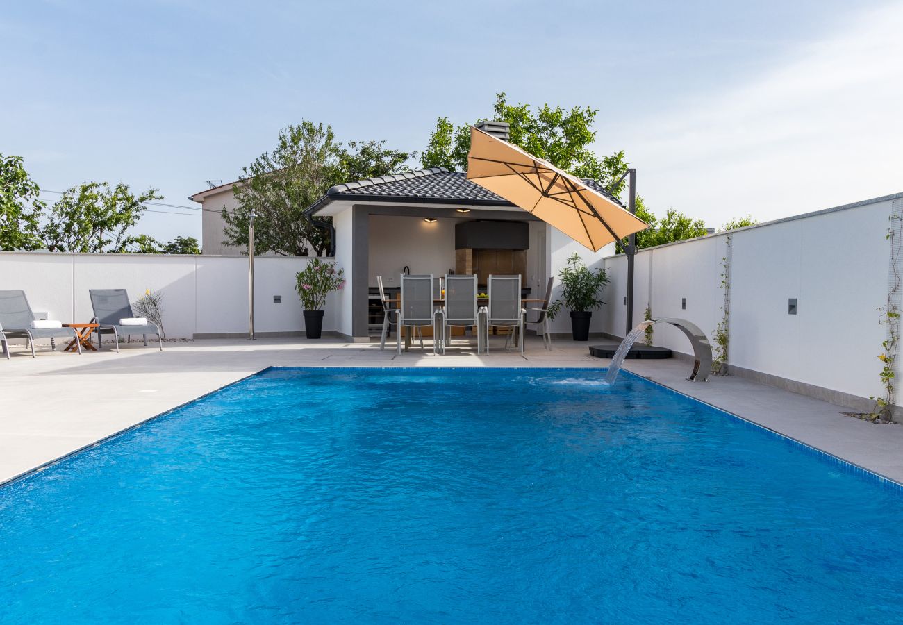 Villa a Pula - Villa Casa L for 10 people near Pula with heated salt - water pool and pet friendly