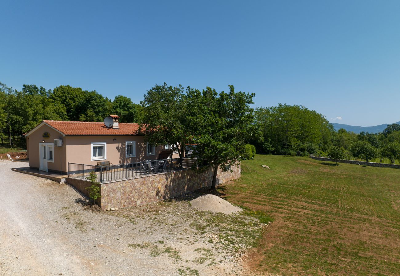 Villa a Sveta Nedelja - Villa St. Nikola for 8 + 2 near Labin - Rabac with jacuzzi & pet friendly