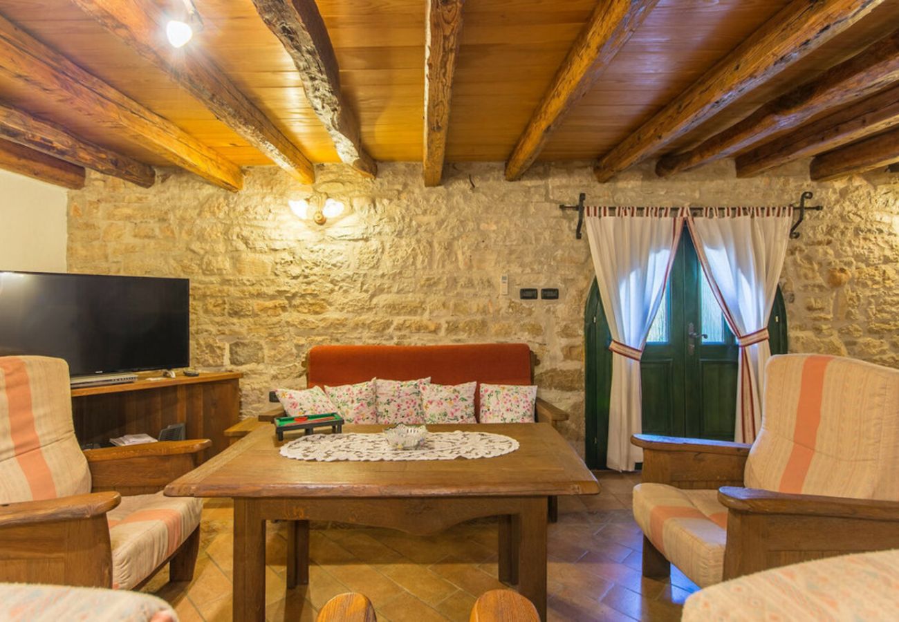 Villa a Mrgani - Villa Captain Morgan for 8 people in Central Istria - pet friendly with private pool