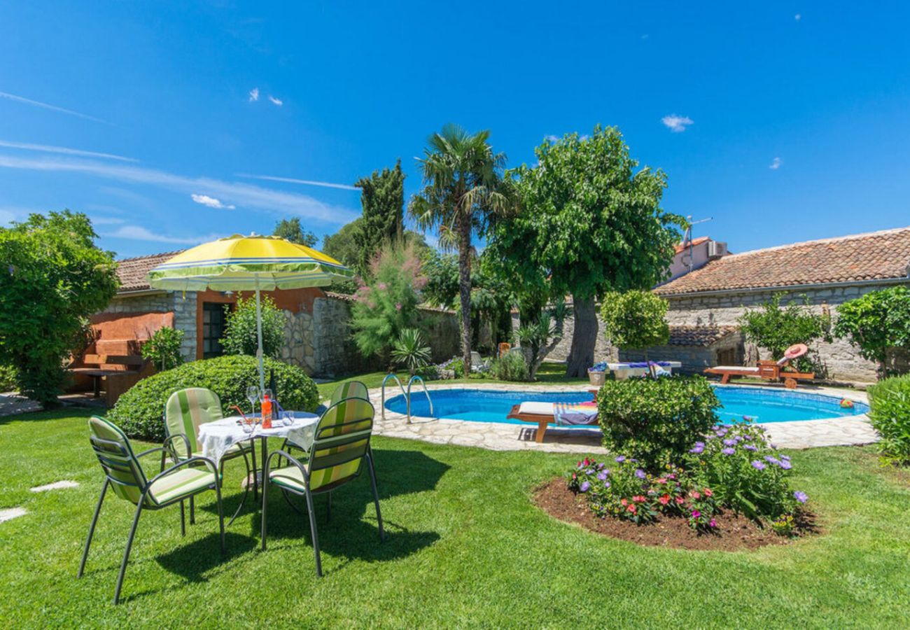 Villa a Mrgani - Villa Captain Morgan for 8 people in Central Istria - pet friendly with private pool