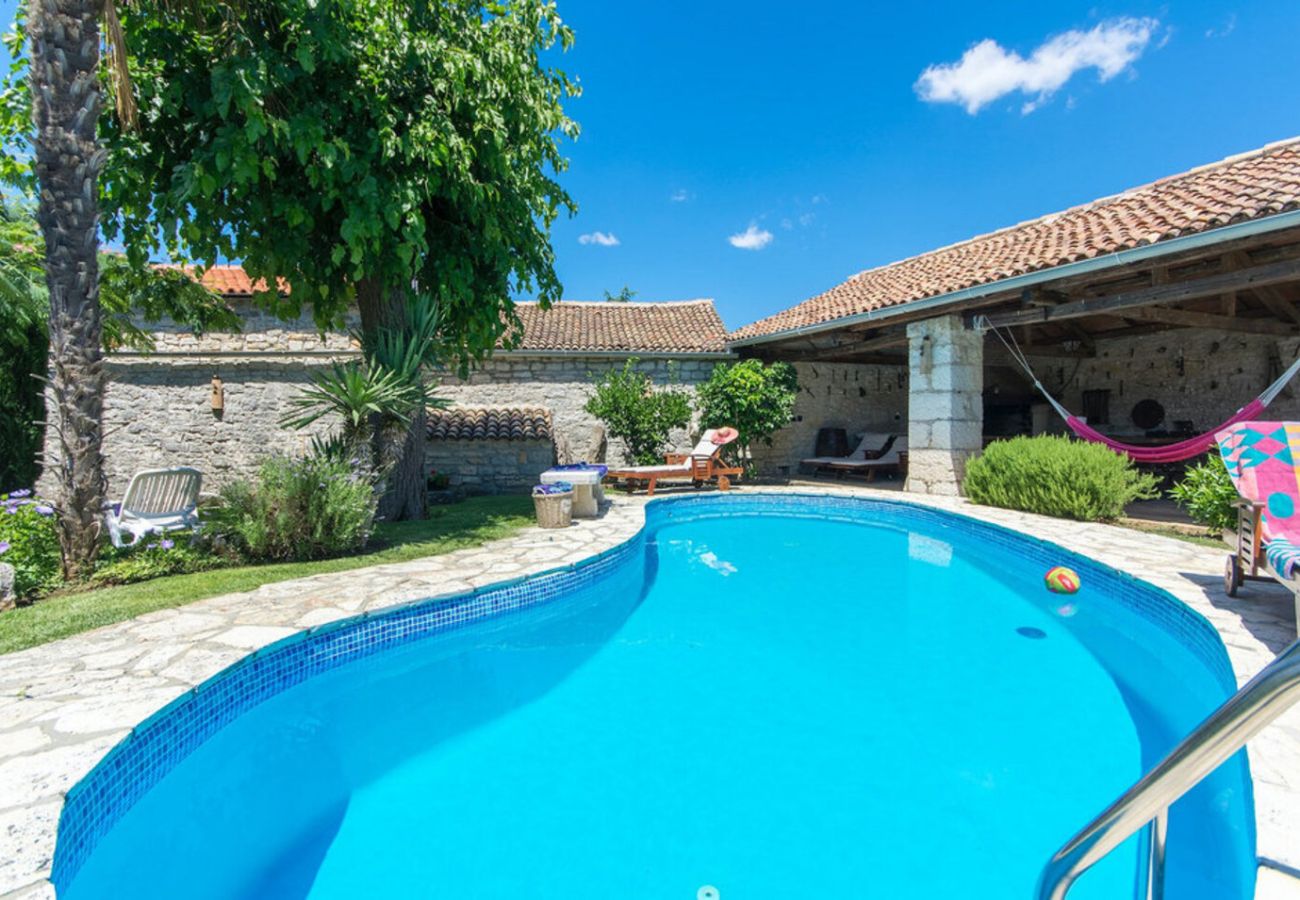 Villa a Mrgani - Villa Captain Morgan for 8 people in Central Istria - pet friendly with private pool