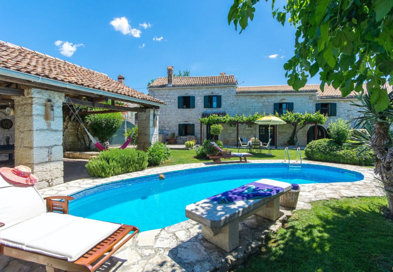 Villa a Mrgani - Villa Captain Morgan for 8 people in Central Istria - pet friendly with private pool