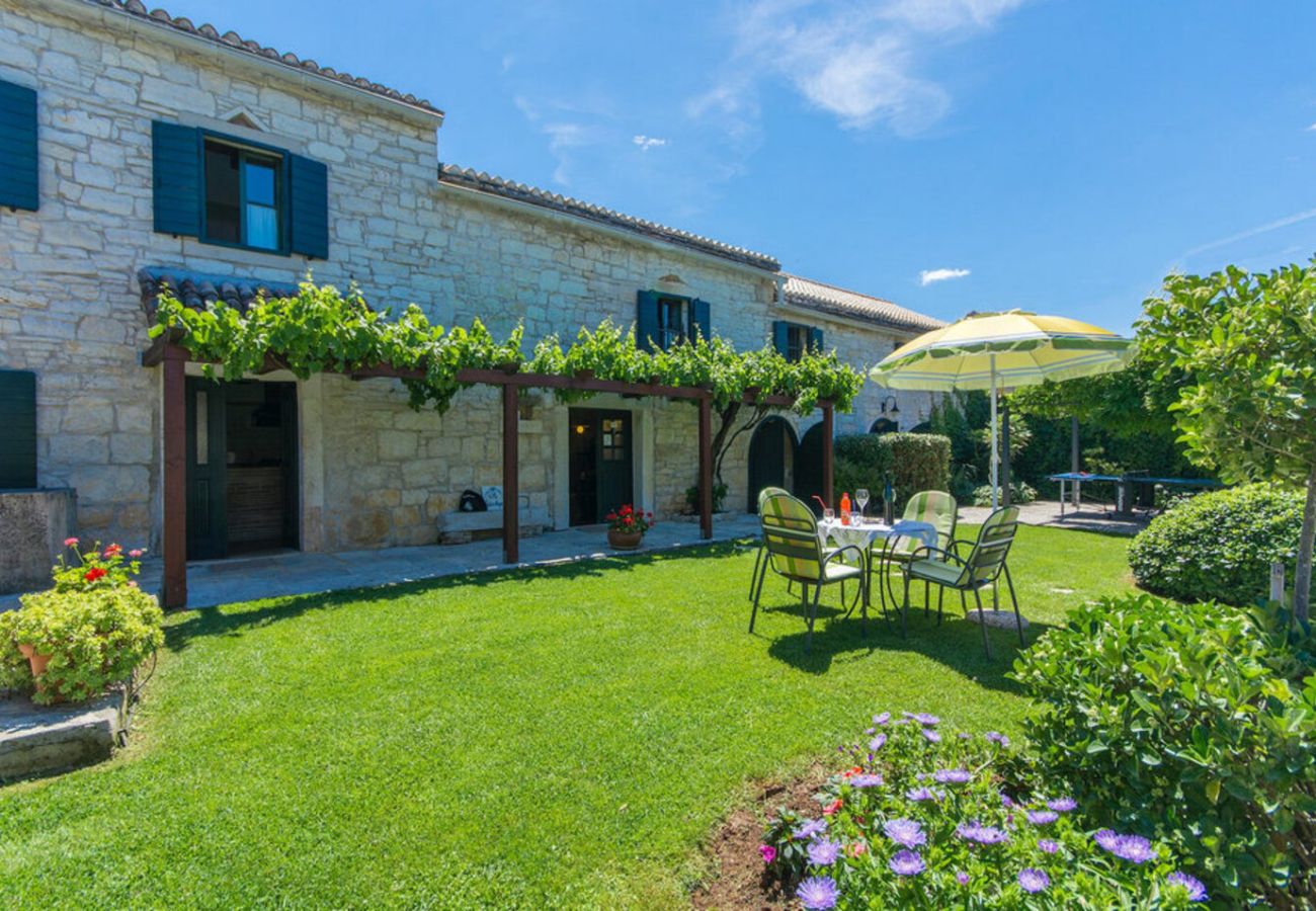 Villa a Mrgani - Villa Captain Morgan for 8 people in Central Istria - pet friendly with private pool