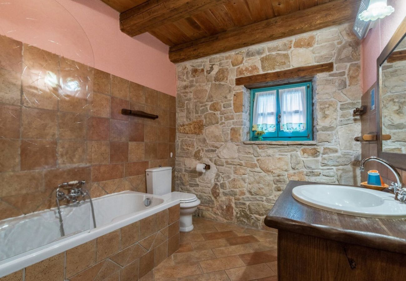 Villa a Vižinada - Villa Giselle in Central Istria for 8 people with large garden & private pool - pet friendly