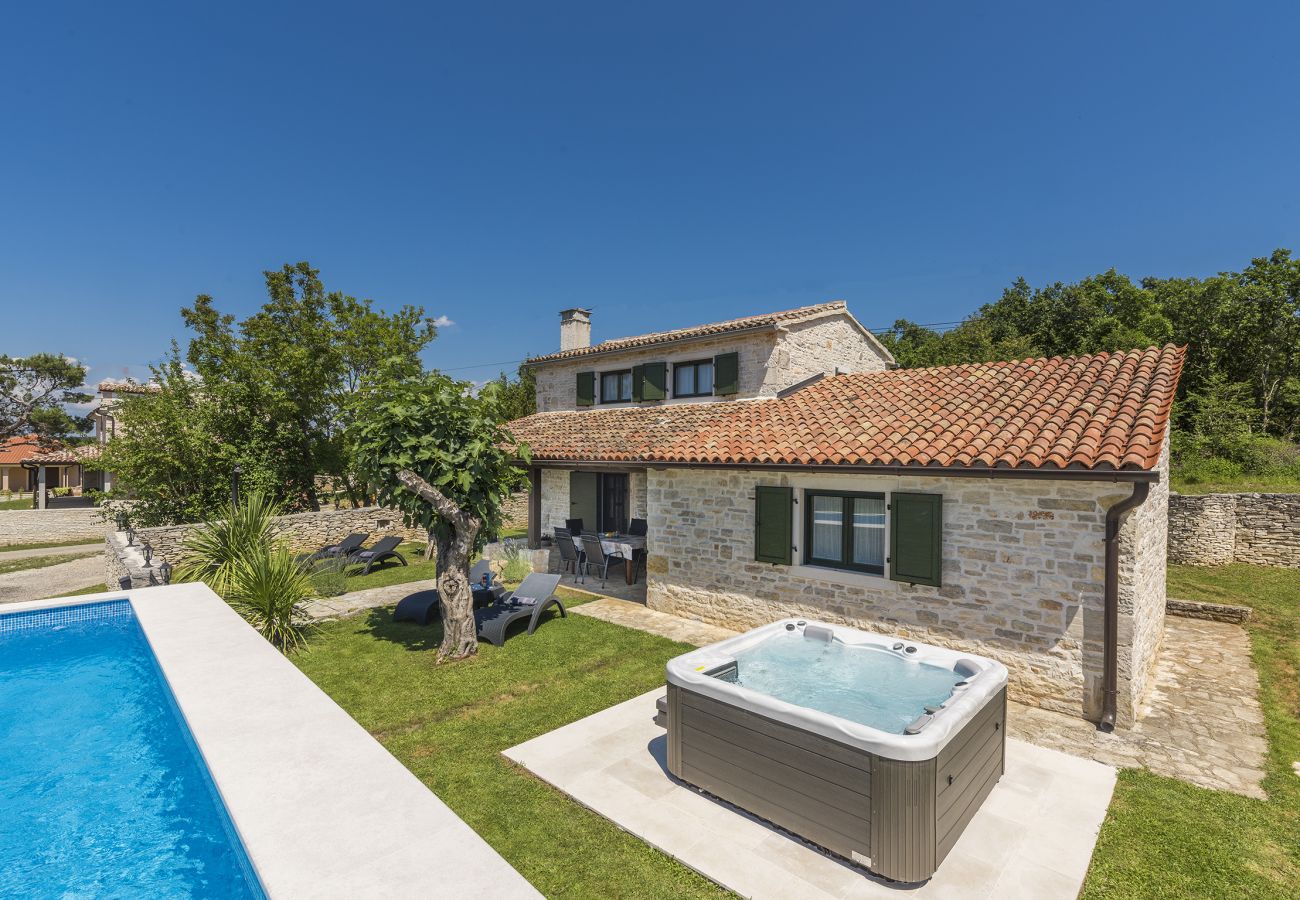 Villa a Kanfanar - Villa Ana Rita for 6 people - beautiful rustical villa with heated pool & jacuzzi in Central Istria