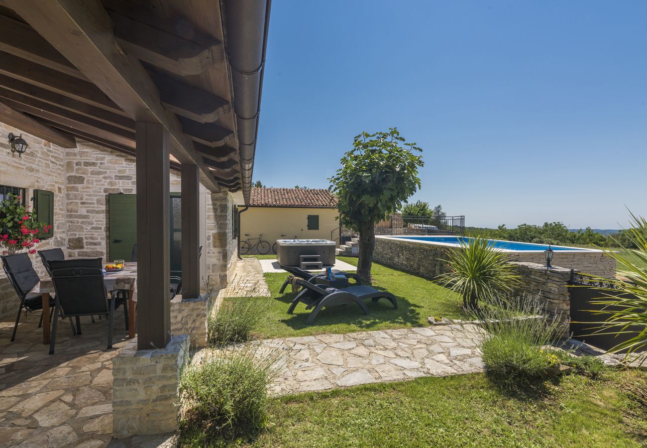 Villa a Kanfanar - Villa Ana Rita for 6 people - beautiful rustical villa with heated pool & jacuzzi in Central Istria