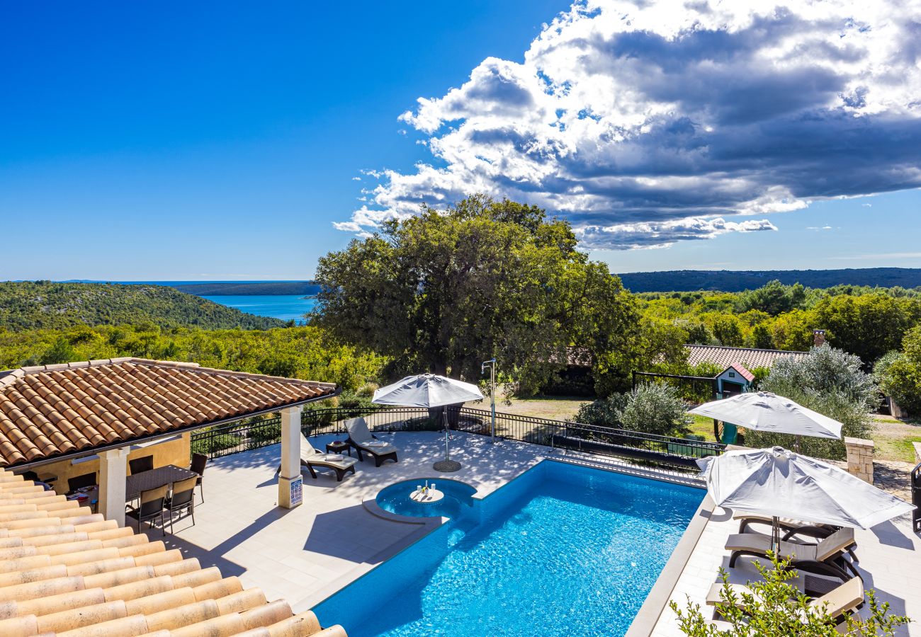 Villa a Trget - Villa Vlacich for 8 people near Labin - Rabac with heated pool & sea view - only 2 km from the beach