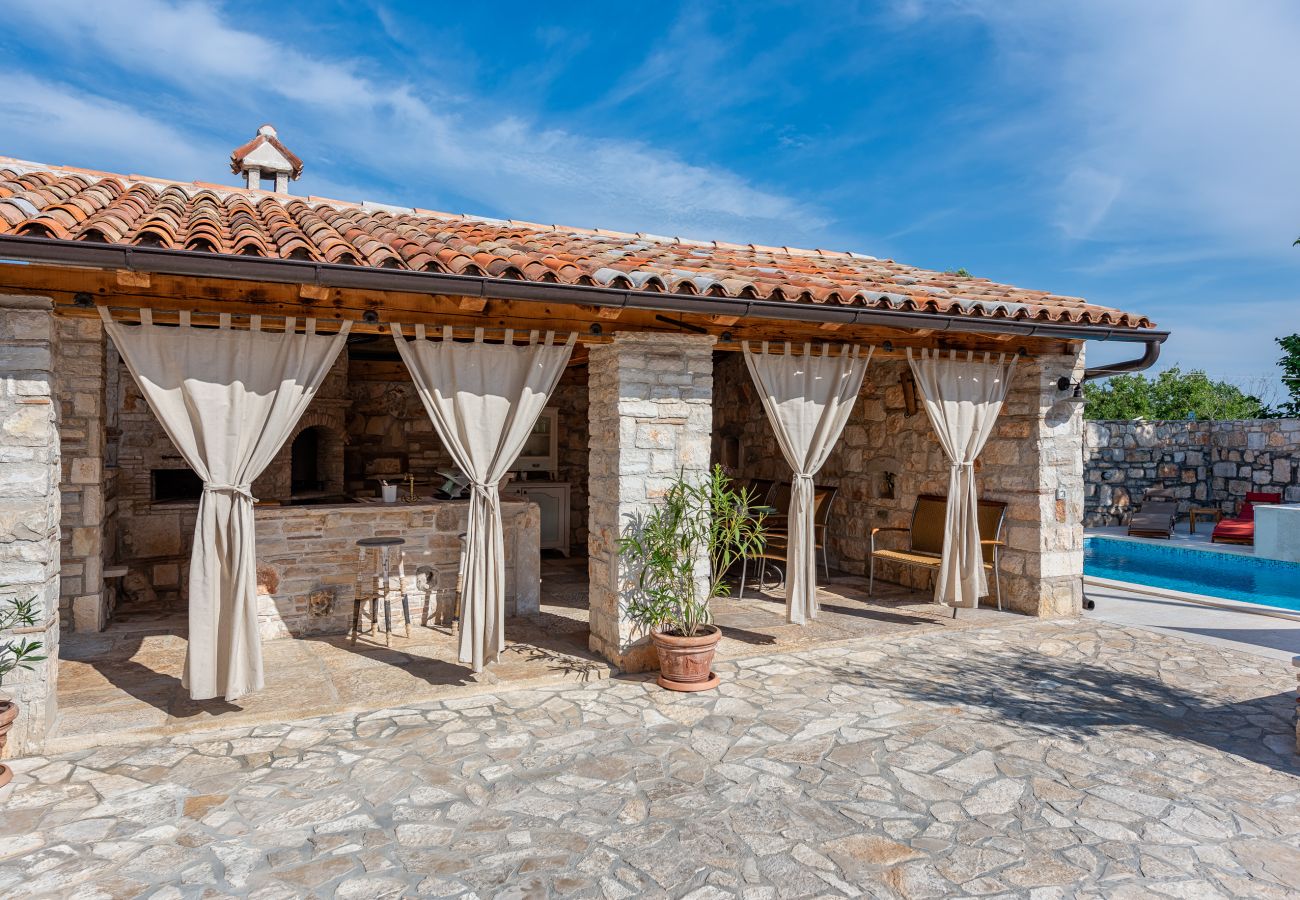 Villa a Marcana - Villa Cassa di Roccia for 8 people in Central Istria - pet friendly with heated pool