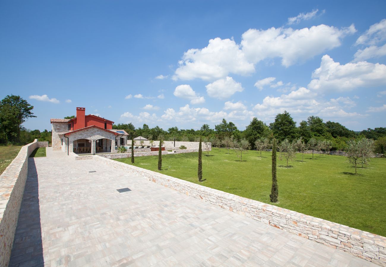 Villa a Svetvincenat - Residence Monaco for 10 people in Central Istria with 65 m2 private pool, large garden & spa 