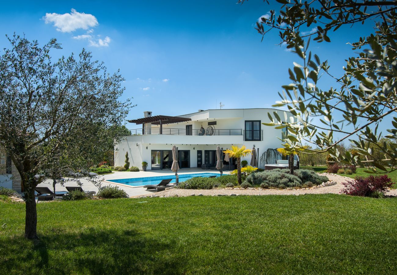 Villa a Juršici - Villa LaDominika for 14 people with sauna & jacuzzi in Central Istria