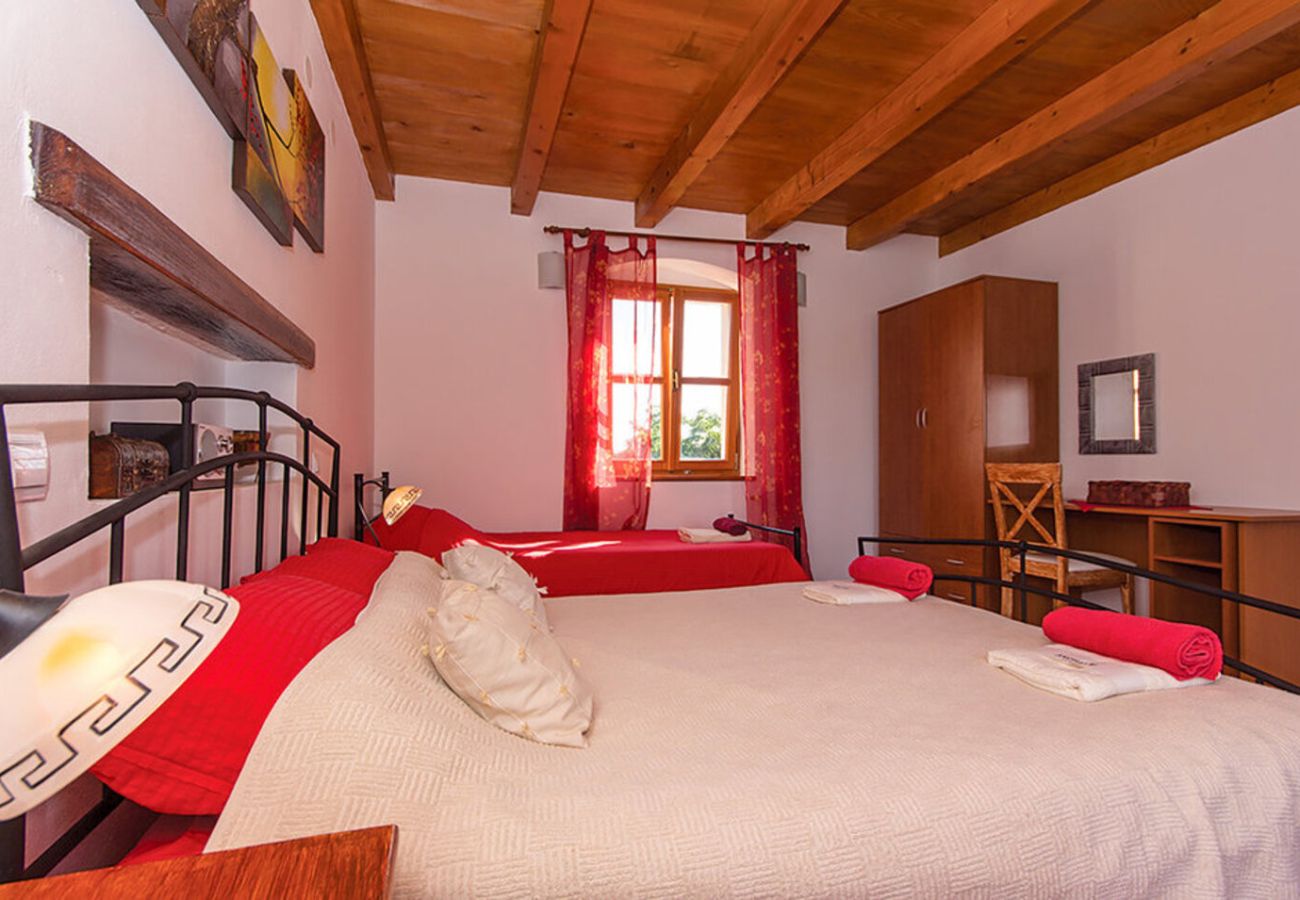 Villa a Divšici - Villa Boduleri for 9 people in Central Istria with private pool & children playground 