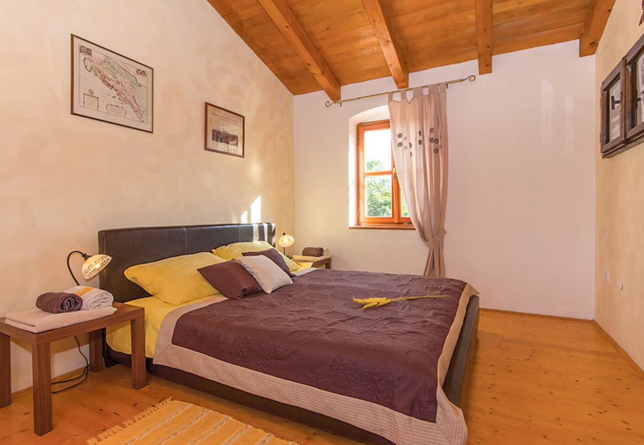 Villa a Divšici - Villa Boduleri for 9 people in Central Istria with private pool & children playground 