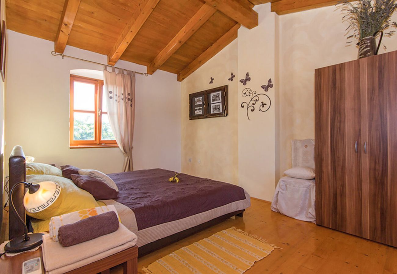 Villa a Divšici - Villa Boduleri for 9 people in Central Istria with private pool & children playground 