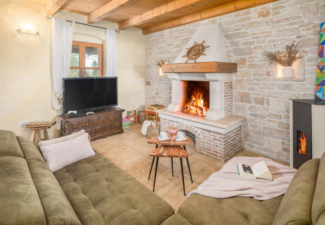 Villa a Divšici - Villa Boduleri for 9 people in Central Istria with private pool & children playground 