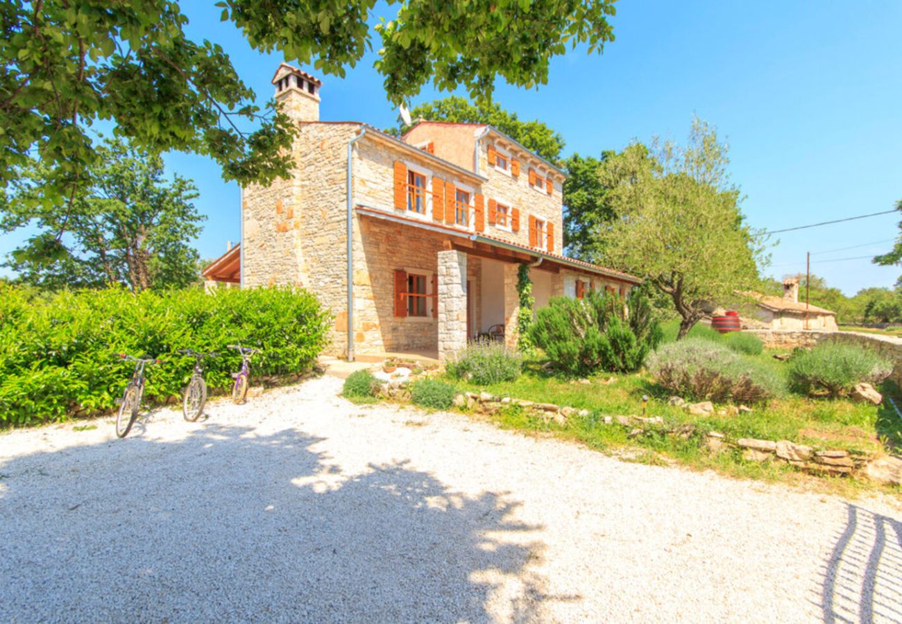 Villa a Divšici - Villa Boduleri for 9 people in Central Istria with private pool & children playground 