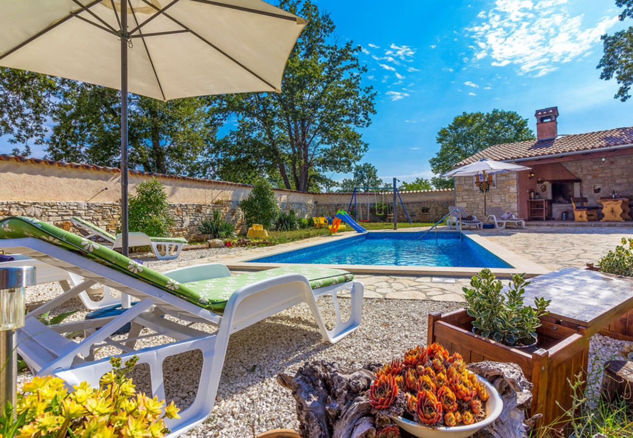 Villa a Divšici - Villa Boduleri for 9 people in Central Istria with private pool & children playground 