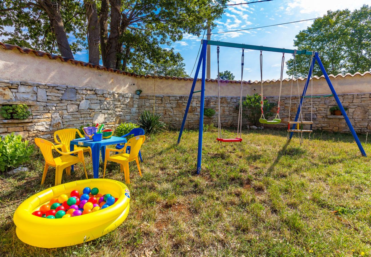 Villa a Divšici - Villa Boduleri for 9 people in Central Istria with private pool & children playground 