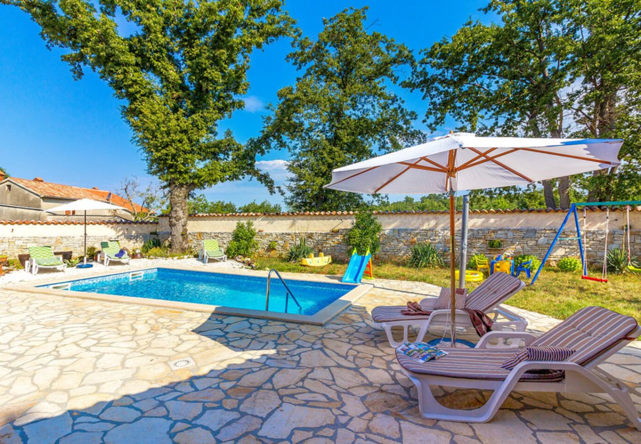 Villa a Divšici - Villa Boduleri for 9 people in Central Istria with private pool & children playground 