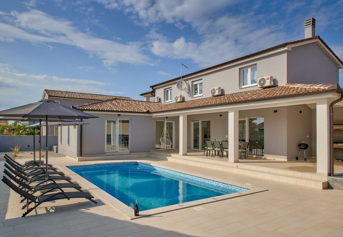 Villa a Marcana - Villa Maas for 10 people near Pula with salt - water pool & pet friendly