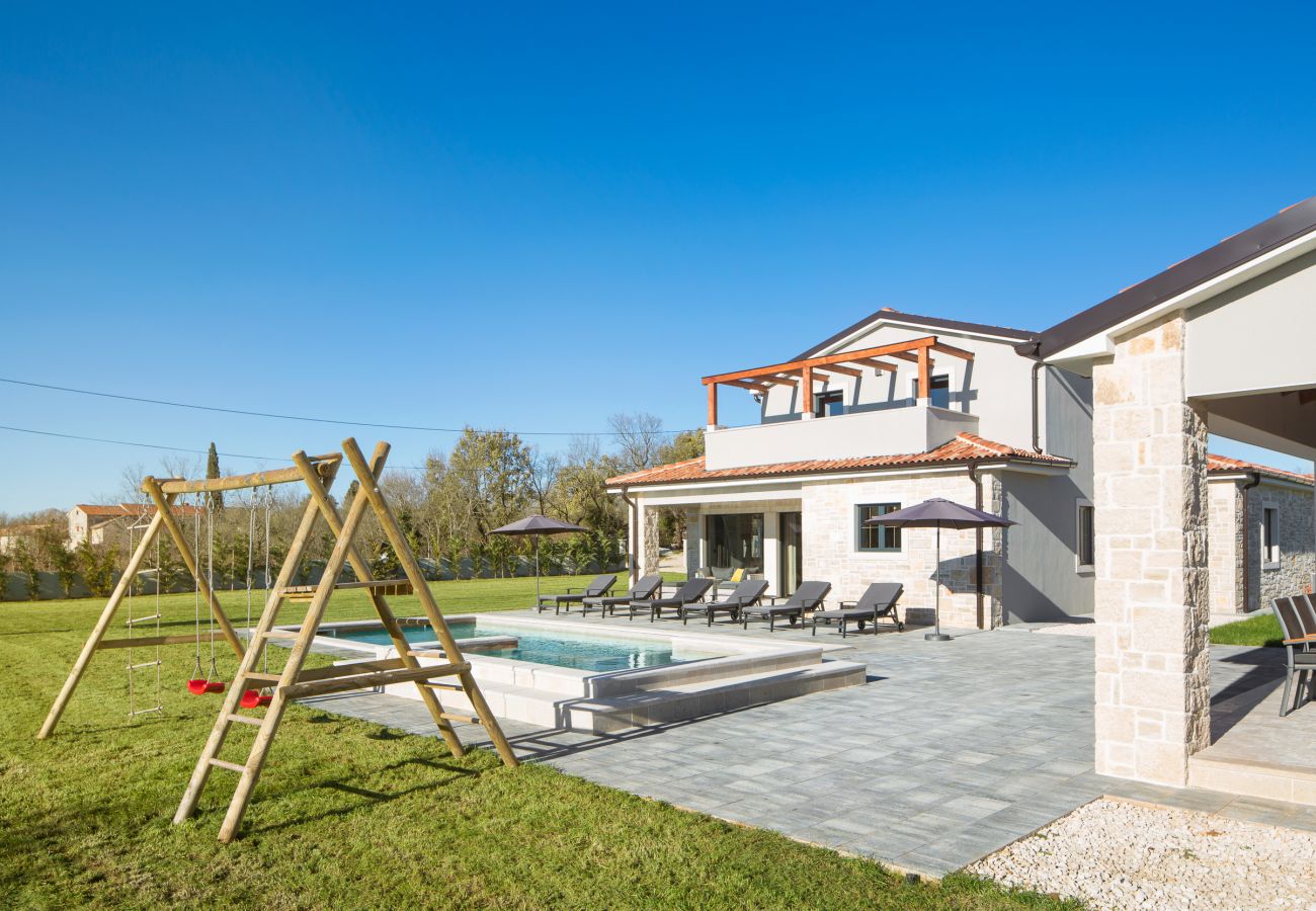 Villa a Divšici - Villa Korat for 8 people in Central Istria with sauna & children playground