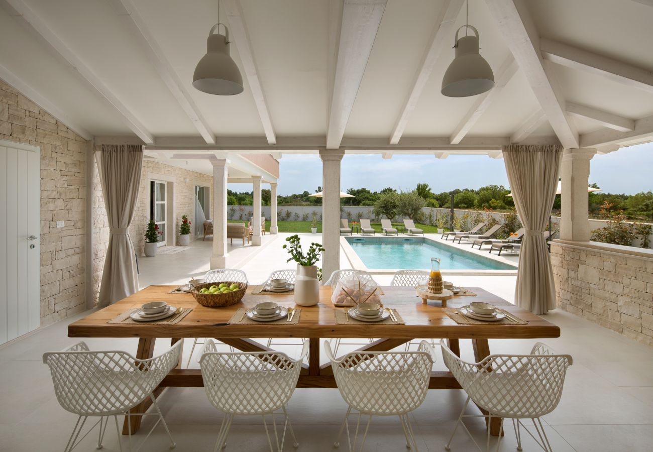 Villa a Žminj - Luxury Villa Simona Residence for 8 people in Central Istria with 32 m2 salt-water pool 