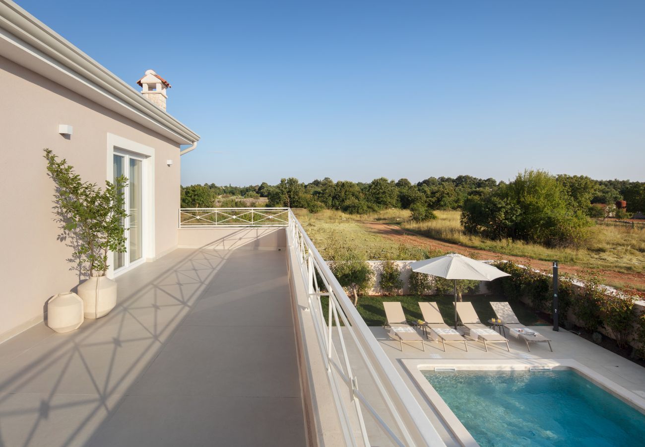 Villa a Žminj - Luxury Gabriel Residence for 8 people with 32 m2 private salt-water pool in Central Istria 