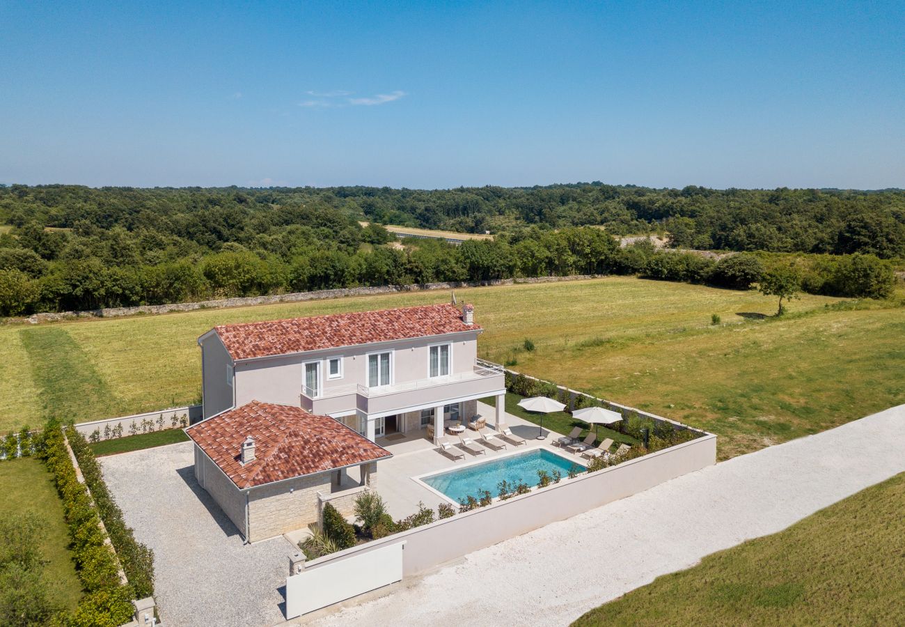 Villa a Žminj - Luxury Gabriel Residence for 8 people with 32 m2 private salt-water pool in Central Istria 