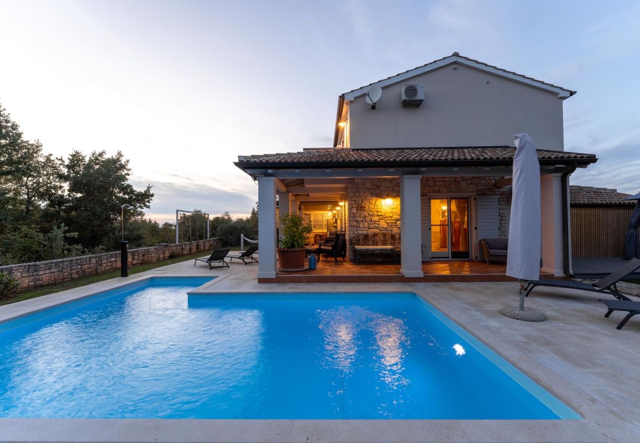 Villa a Kontešici - Villa Emely for 8 people near Poreč with heated pool & jacuzzi