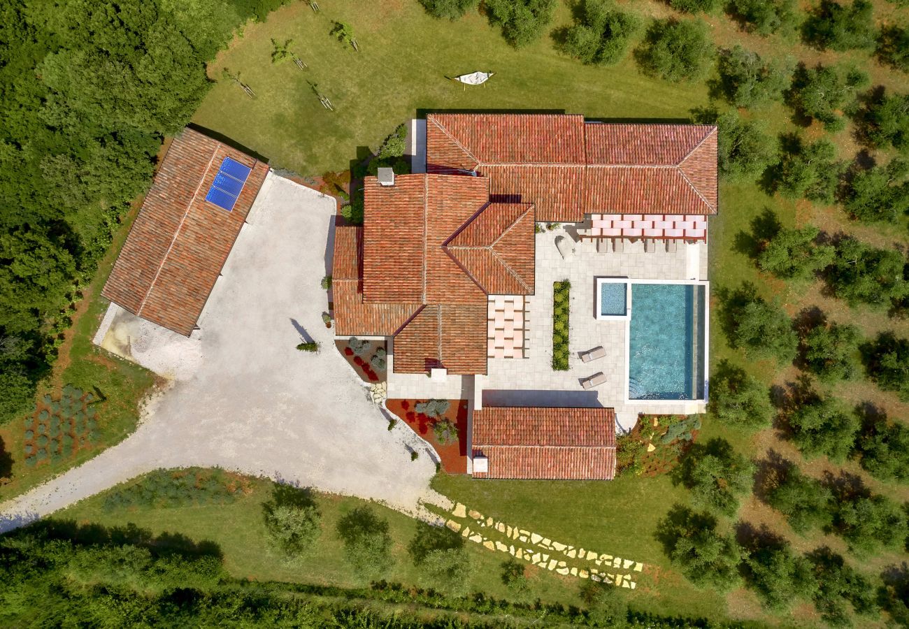 Villa a Šišan - Casa Ginetto for 8 people near Pula with infinity 45 m2 and extra kids pool & large garden