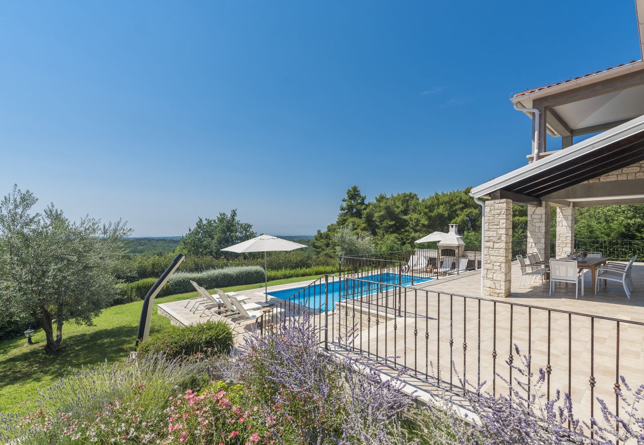 Villa a Višnjan - Villa Sterpazzi for 8 people near Poreč with 38 m2 heated pool, sea view & wellness