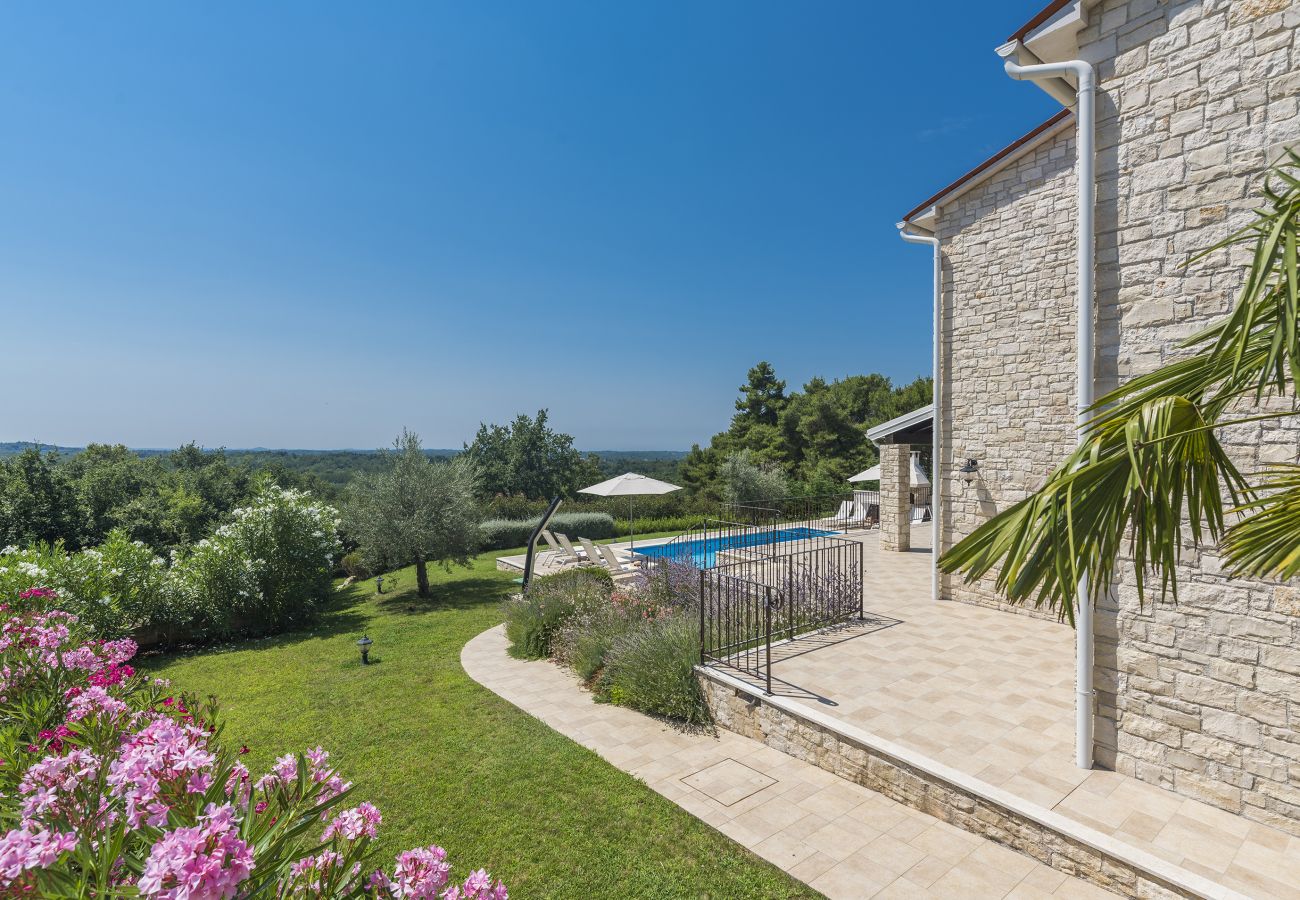 Villa a Višnjan - Villa Sterpazzi for 8 people near Poreč with 38 m2 heated pool, sea view & wellness