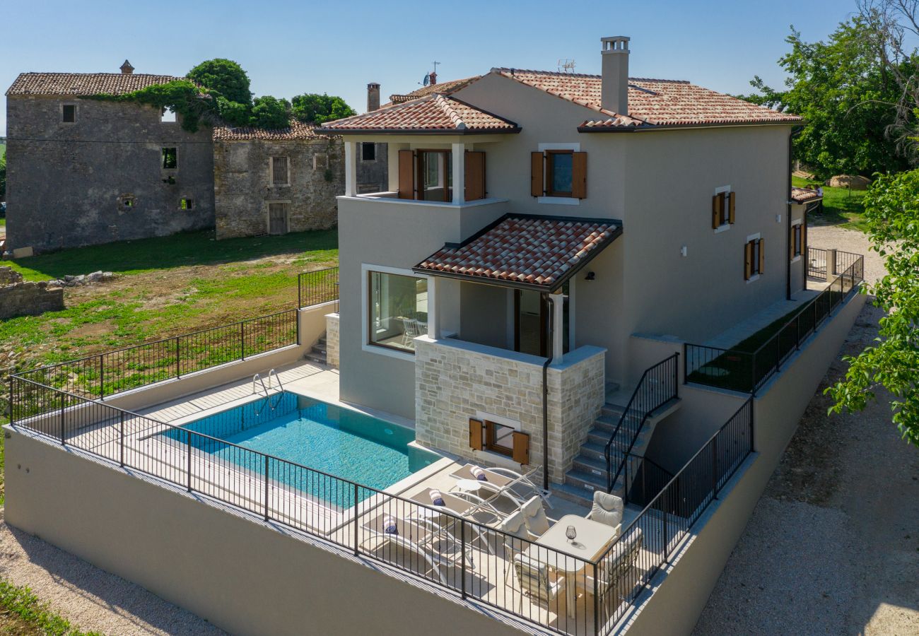 Villa a Krasica - Villa Skraline for 6 people near Umag with salt-water private pool 