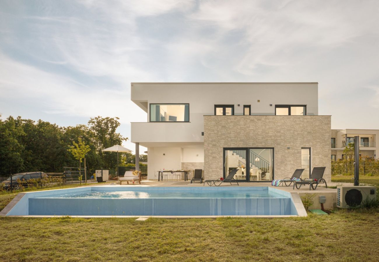 Villa a Krnica - Villa Cala Sonriso for 8 people near Pula with heated pool & sea view