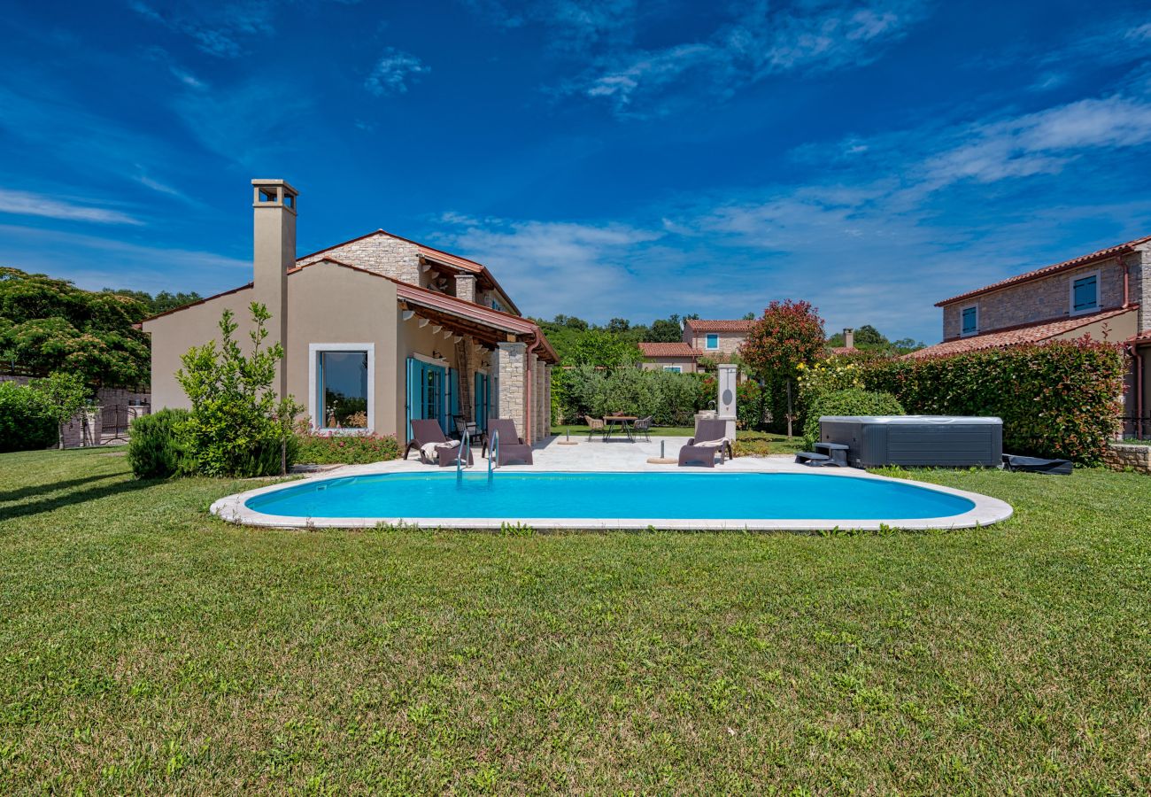 Villa a Vardica - Villa Toscana for 6 people near Umag with private pool and jacuzzi